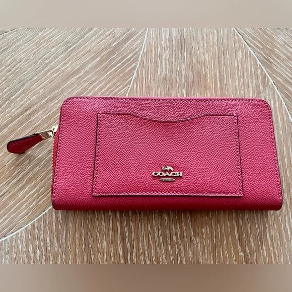 Coach Pink Women's Leather Zipper Wallet NWT - Picture 2 of 7